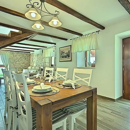 Charming Villa With Swimming Pool In Plomin Villa *