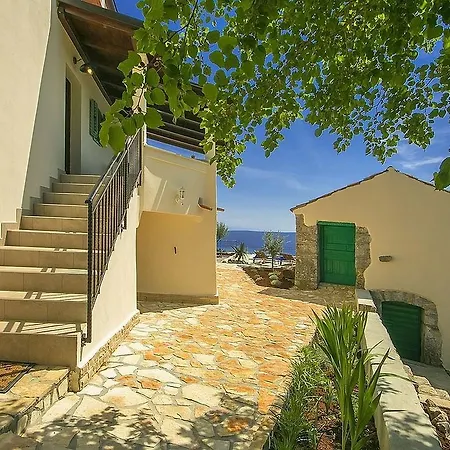 Villa Charming Villa With Swimming Pool In Plomin Plomin