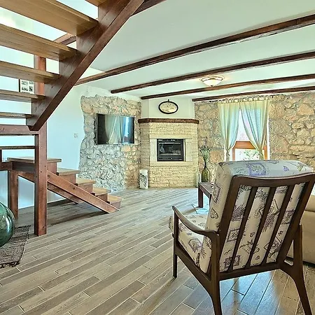 Charming Villa With Swimming Pool In Plomin Villa