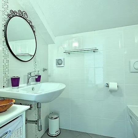 Villa Charming Villa With Swimming Pool In Plomin