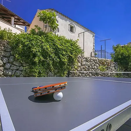Villa Charming Villa With Swimming Pool In Plomin *