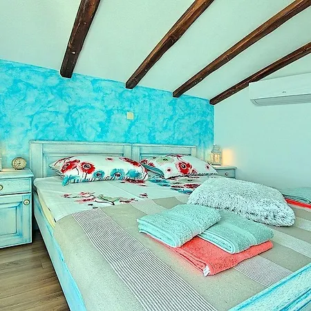 Charming Villa With Swimming Pool In Plomin Villa *
